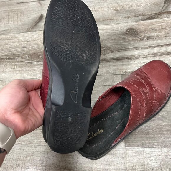 Clark’s Genuine Leather “Bendables” Low Heel Clogs Burgundy Women’s Size 8 - Picture 9 of 10